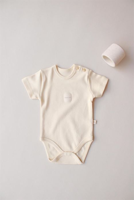 Krem Basic Etiketli Kısa Kollu Body Zıbın