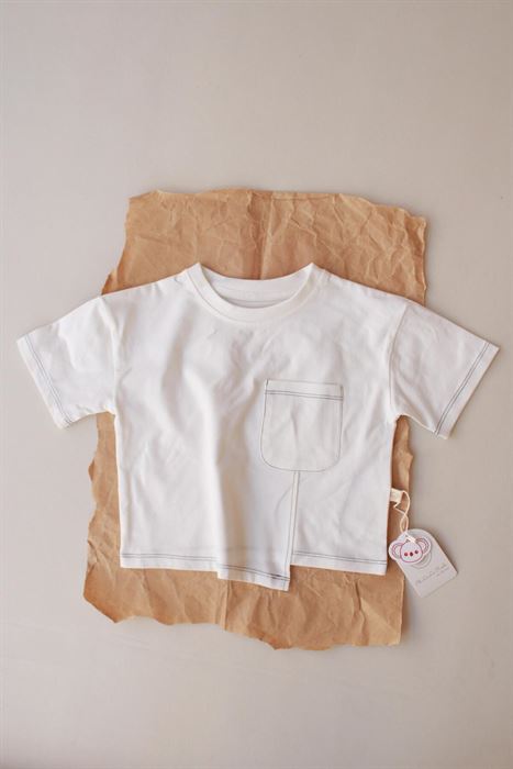 Siyah Dikiş Detaylı Asimetrik T-shirt