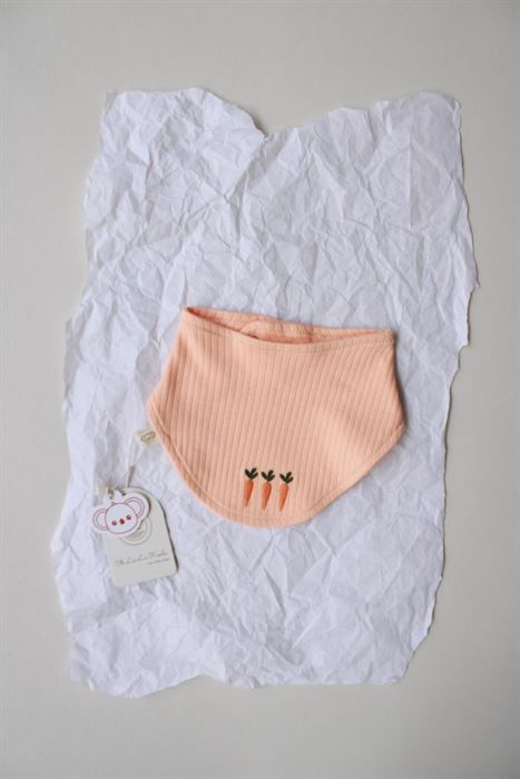 Havuç Nakışlı Fular Önlük