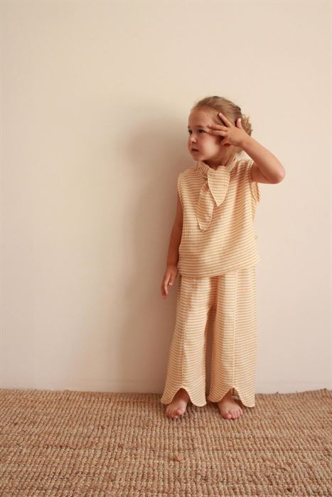 Fularlı Pastel Sarı Çizgili Çapraz Şerit Detaylı Müslin Takım