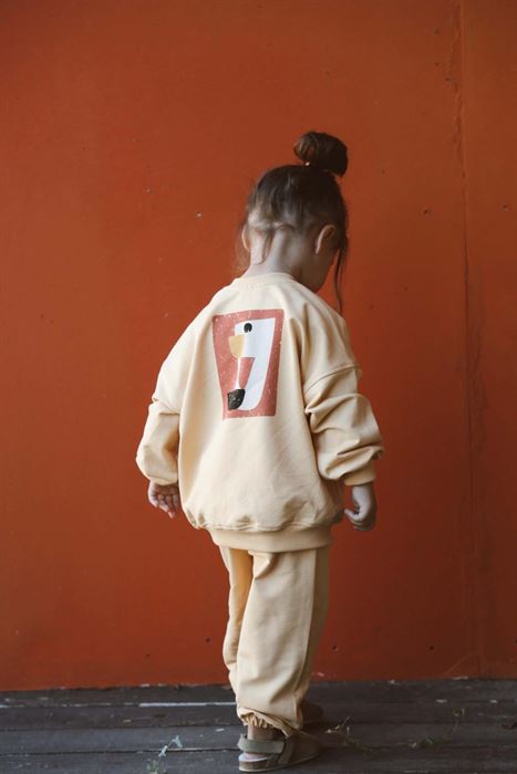 Pastel Sarı Sırt Baskılı Mevsimlik Eşofman Takımı