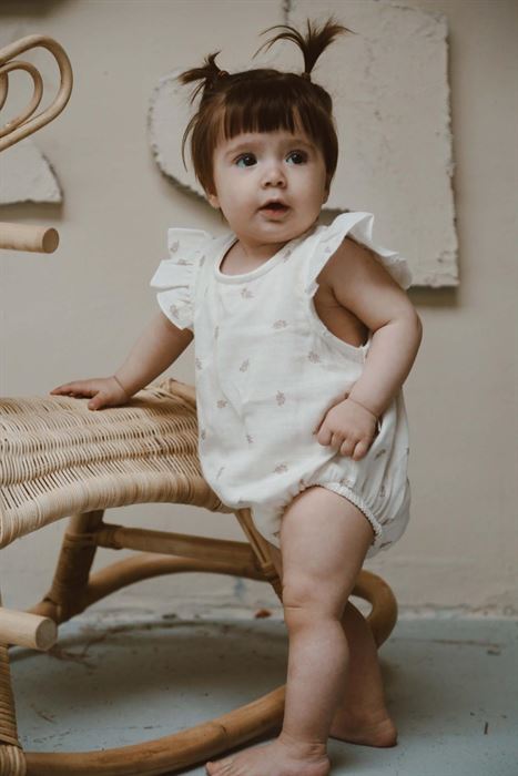 Yaprak Baskılı Fırfırlı Müslin Bebek Tulum