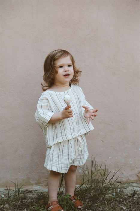 Kahverengi Çizgili T-shirt ve Şort Takım