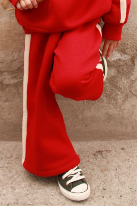 Kırmızı Kalın Şeritli Geniş Paça Eşofman Altı