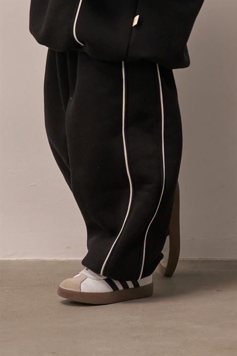 Siyah Biye Detaylı Eşofman Altı