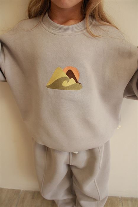 Taş Dağ Nakışlı Sweatshirt