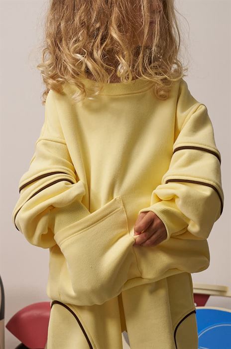 Sarı Asimetrik Cepli Biyeli Sweatshirt