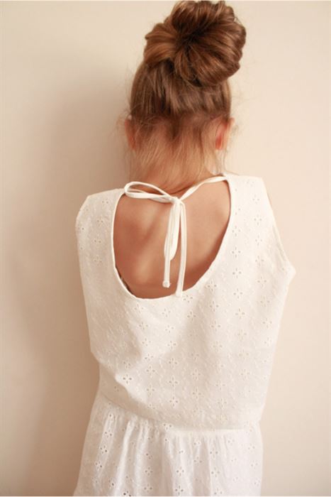 Beyaz Brode Sırt Detaylı Kız Çocuk Üst