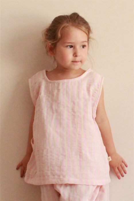 Pembe Çizgili Asimetrik Cep Detaylı Atlet